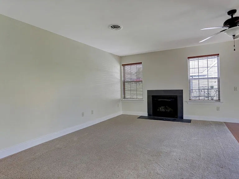 312 Sleepy Hollow Dr — Photo 21