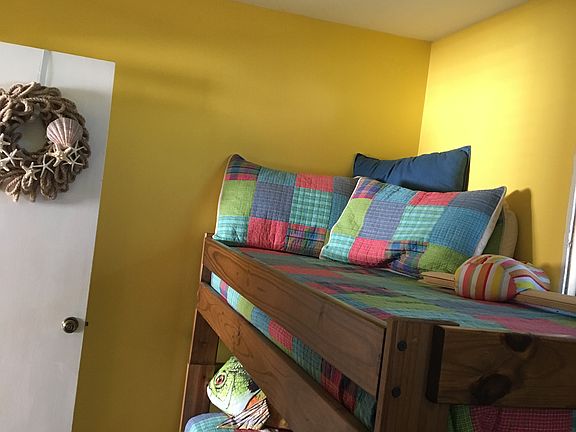 Bright & cheerful bunk room