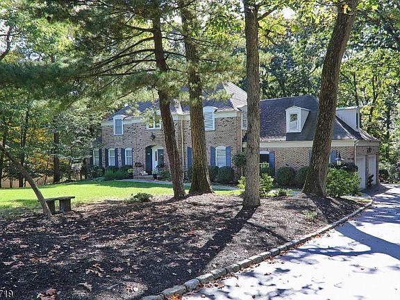 2nd image of 131 High Oaks Dr