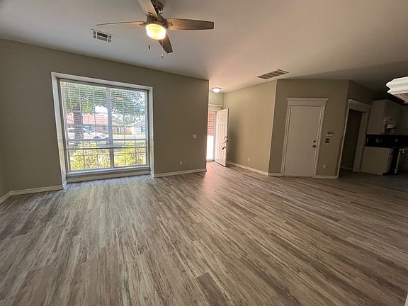 4th image of 421 W 10th St