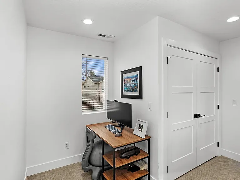 114 E Demming Ln — Photo 14