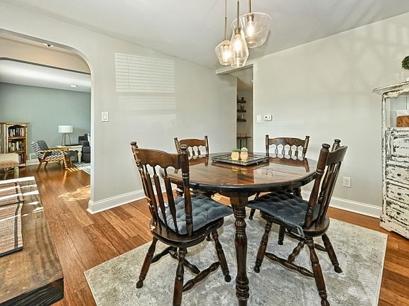 4th image of 84 Fernwood Ct