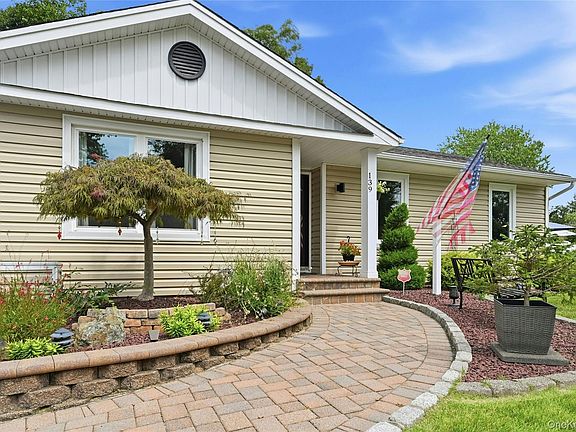 3rd image of 139 N Summit Avenue