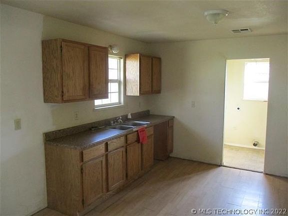 3rd image of 125 NW Jackson Ave
