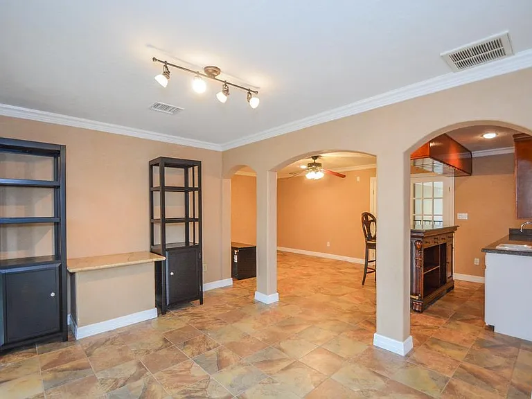 2326 Walnut Bend Ln — Photo 8
