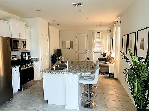 4th image of 40525 W Hillman Dr