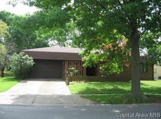 2318 Arrowhead Dr, Springfield, IL 62702