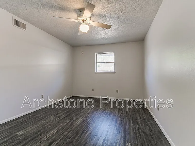 4508 NW 26th St — Photo 38