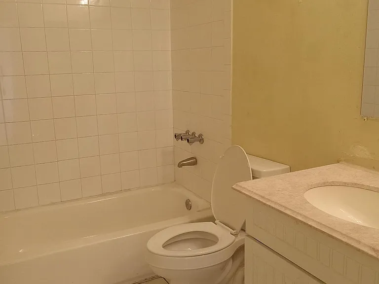 3211 SW 26th Ter #B — Photo 4