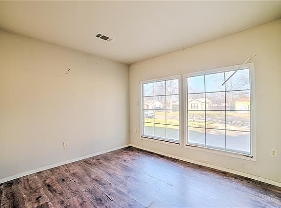 4th image of 182 W Saint Clair Dr