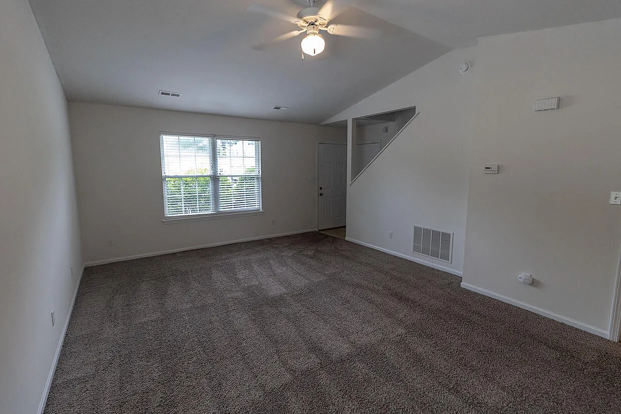 3 bed, 2.0 bath, 1194 sqft, $1,550 — Photo 4