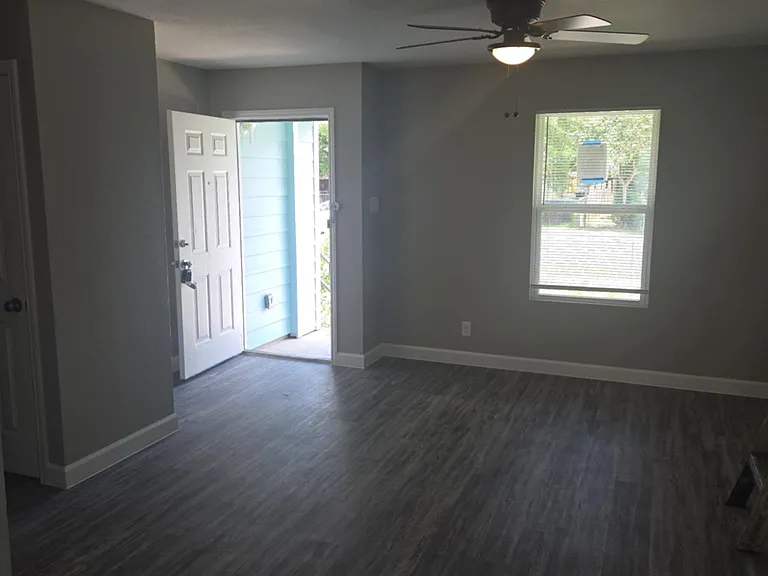 1410 Colima St — Photo 5