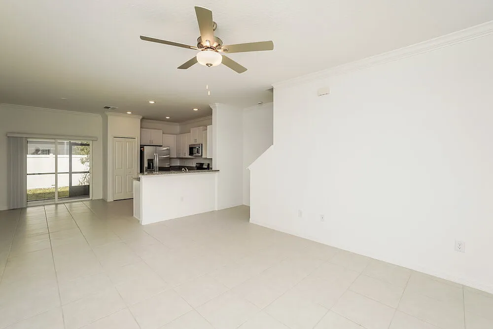 3 bed, 2.5 bath, 1624 sqft, $3,560 — Photo 4