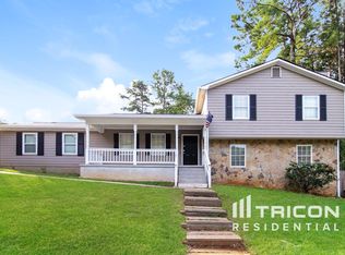 386 Pennybrook Dr, Stone Mountain, GA 30087