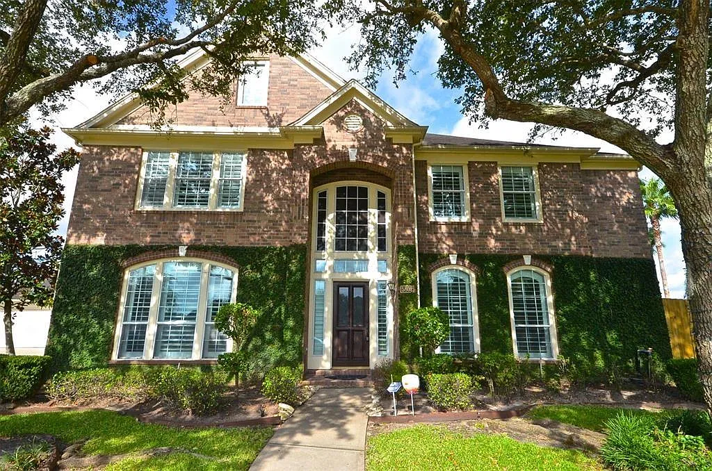 4 bed, 3.5 bath, 3794 sqft, $3,750 — Photo 2