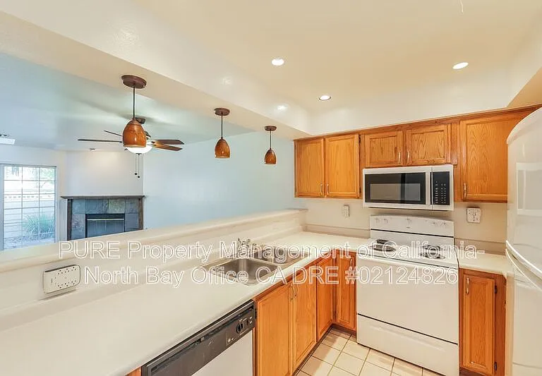 599 Spruce St — Photo 11