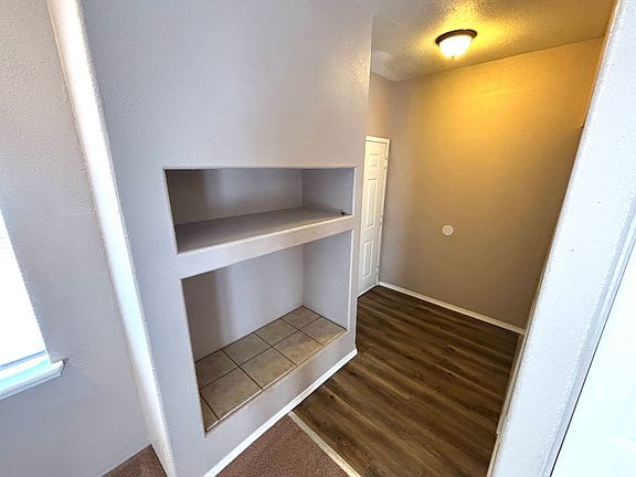 4th image of 301 E Lime St Unit 4