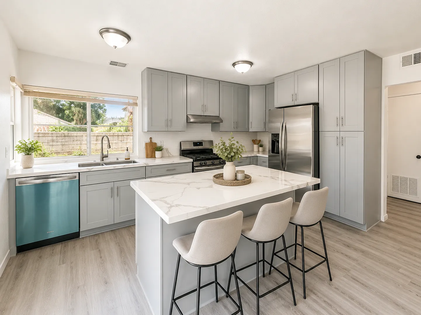 Stunning Remodeled Single-Story Home in Westwood! — Photo 2