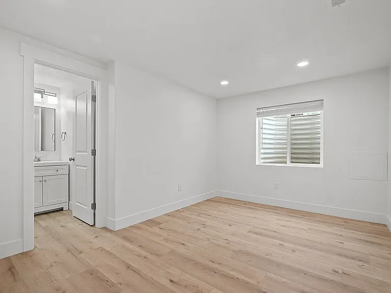 1522 W Russo Dr #BASEMENT — Photo 11