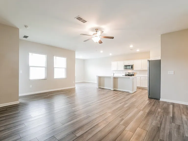 590 Knightsbridge Ln — Photo 5
