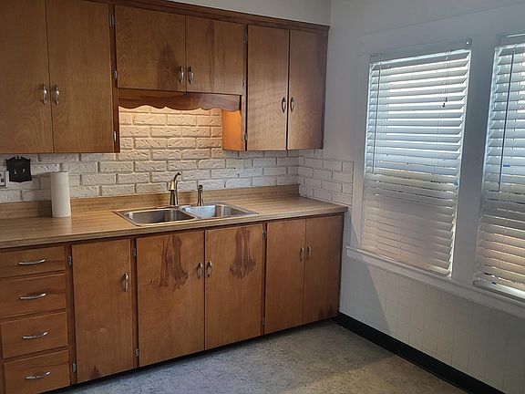 4th image of 333 Shirley Ave