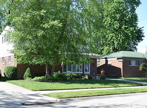 2nd image of 22620 Raymond Ct