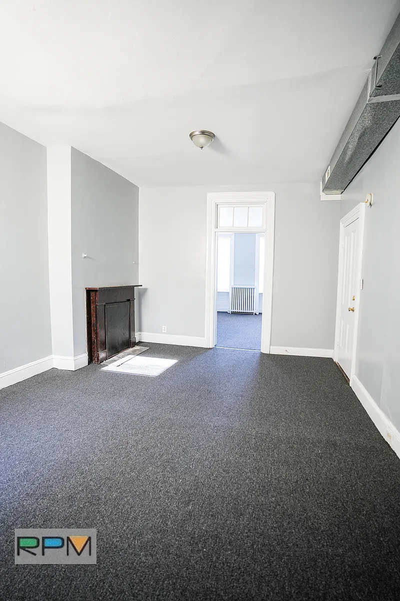 Building Photo - 1033 W Lanvale St #3