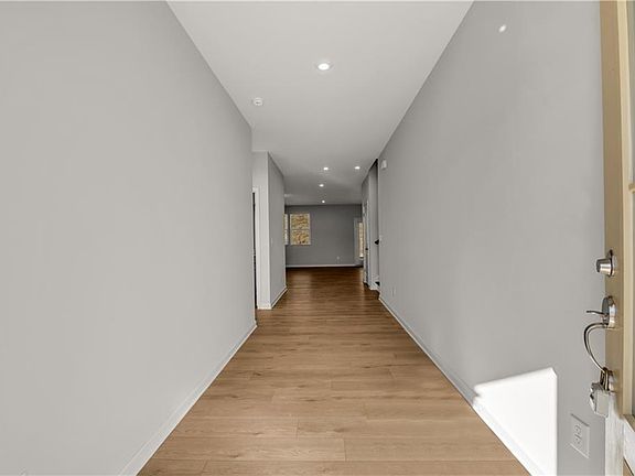3rd image of 313 Brighton Bend Ln