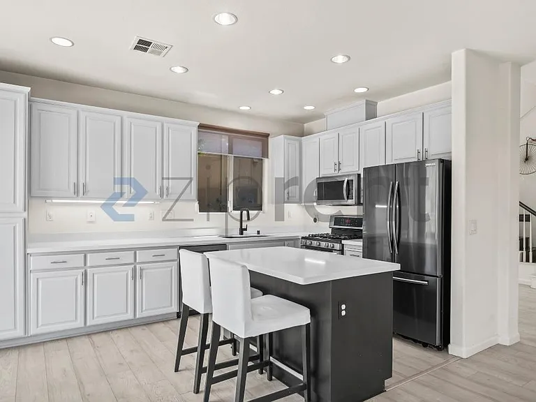 5215 Manderston Dr — Photo 16