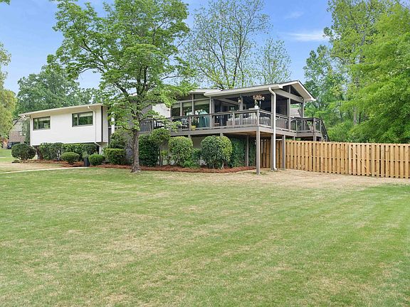 3rd image of 3200 Starlake Dr