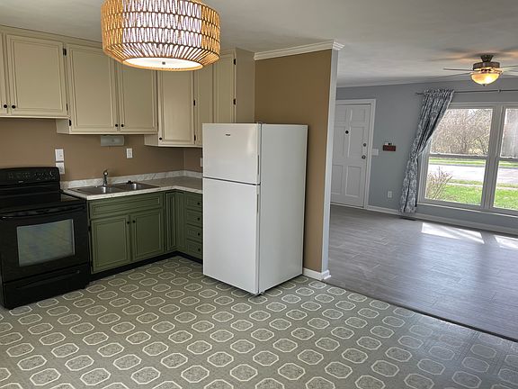 3rd image of 478 Forest Ave