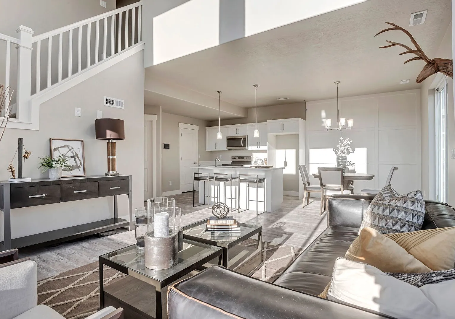 Two story end unit in Orem — Photo 4