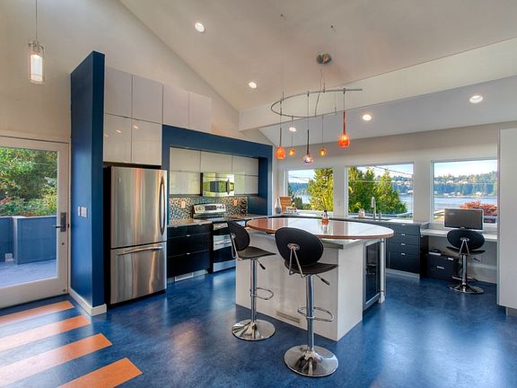 NEW STAINLESS KITCHEN!