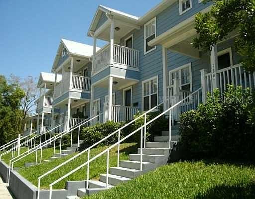 1st image of 941 N Ferncreek Ave