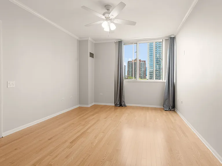 1515 S Prairie Ave #705 — Photo 10