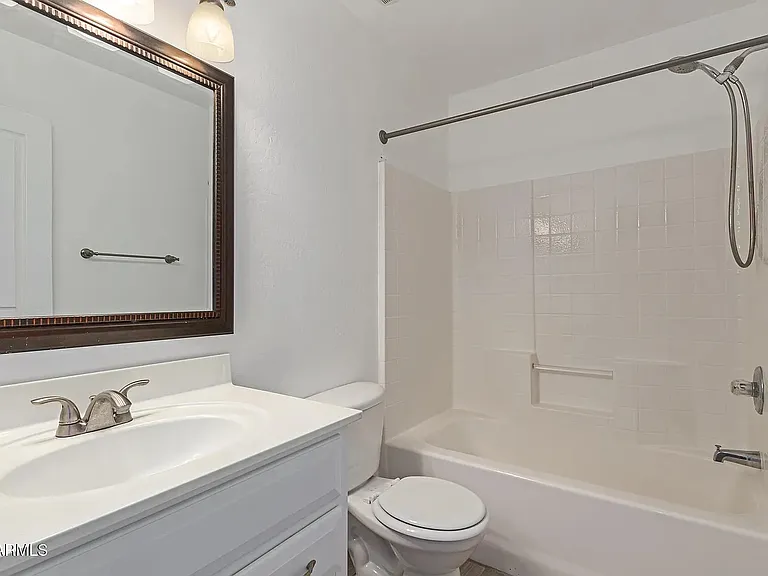 1935 E Oxford Ln — Photo 20