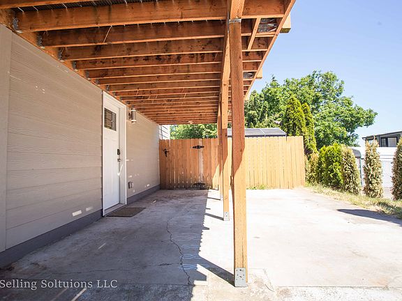 4th image of 304 NE 45th St