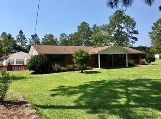 338 Lakeview Dr SE, Baxley, GA 31513