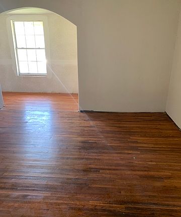 5th image of 427 W Hermosa Dr