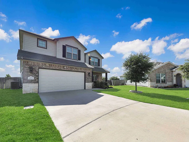 1475 Shadow Hill Ln — Photo 2