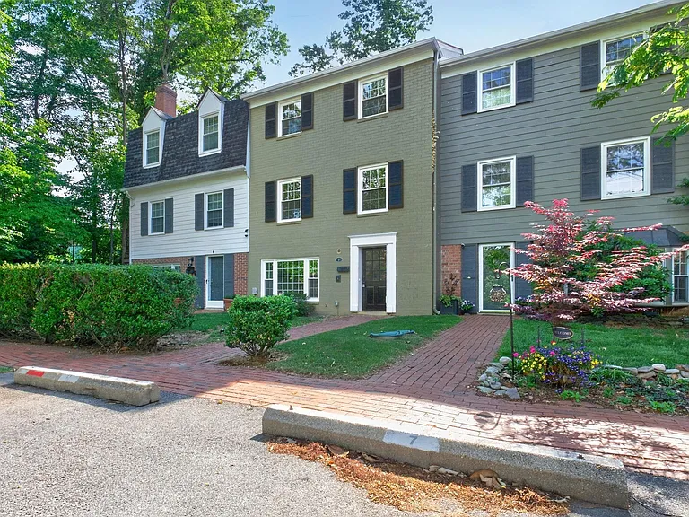 7 Georgetown Grn — Photo 10