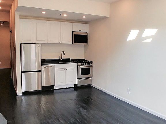 3rd image of 221 W 21st St APT 5D