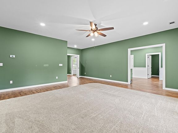 5th image of 643 Tall Pine Rd