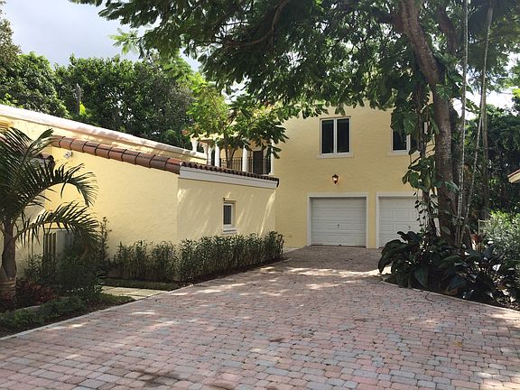 3rd image of 912 Valencia Ave