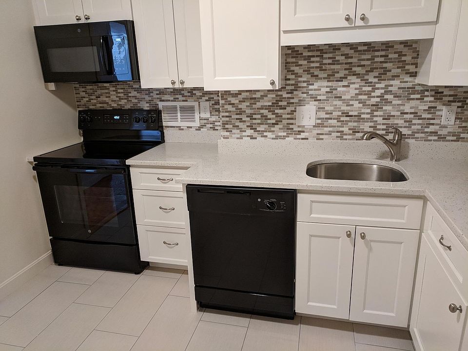 1st image of 142 Saint Marys St #4