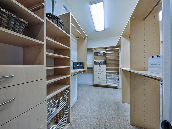 5th image of 51 N Fair Manor Cir