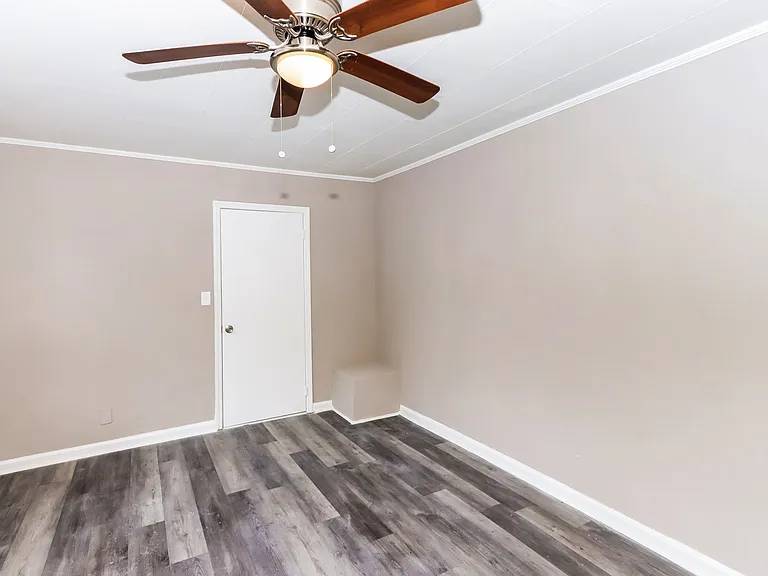 1194186_018_living_room_12987887.jpg