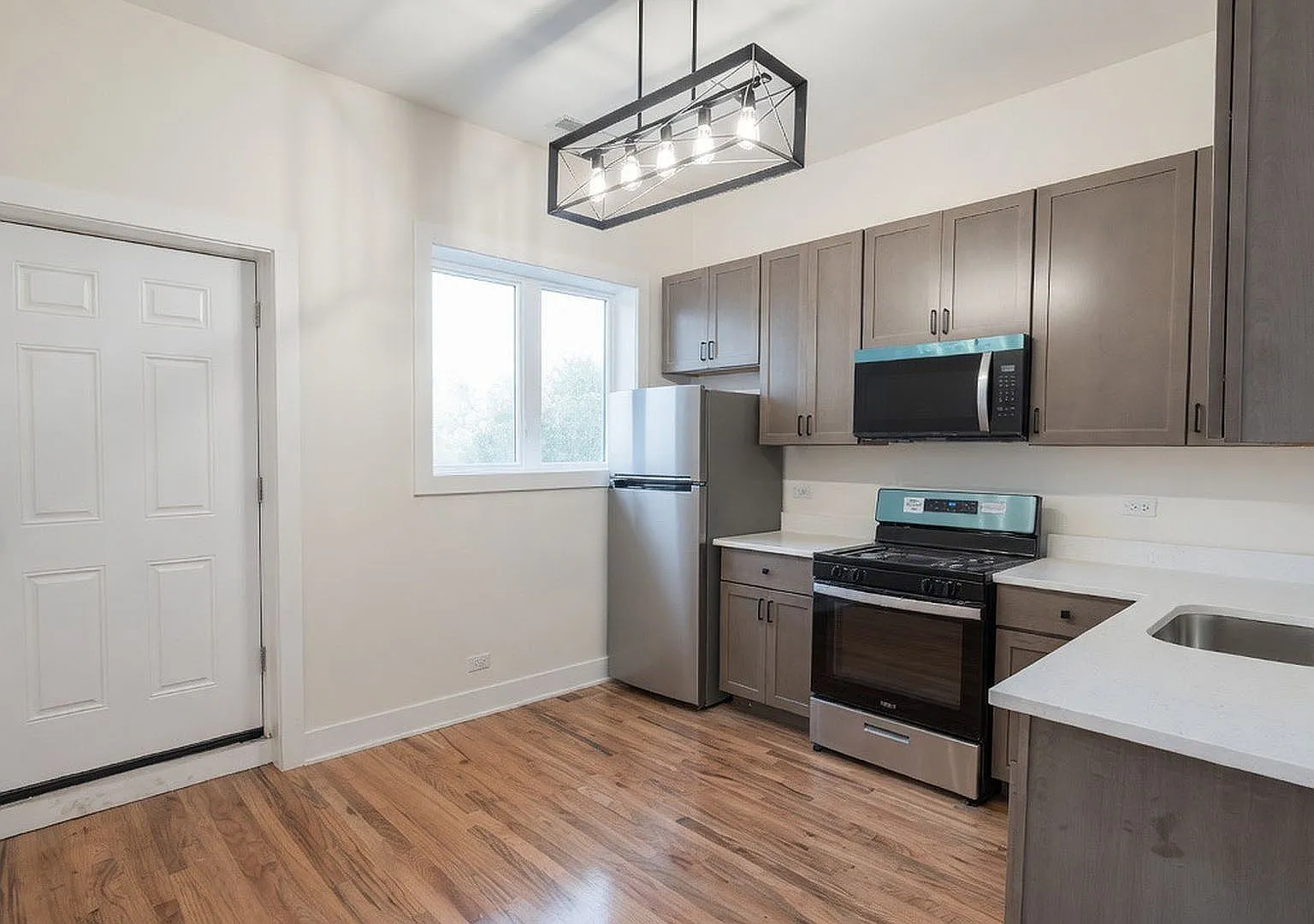 1 bed, 1.0 bath, $2,249 — Photo 1