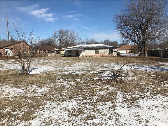 5th image of 4628 SE 35th St