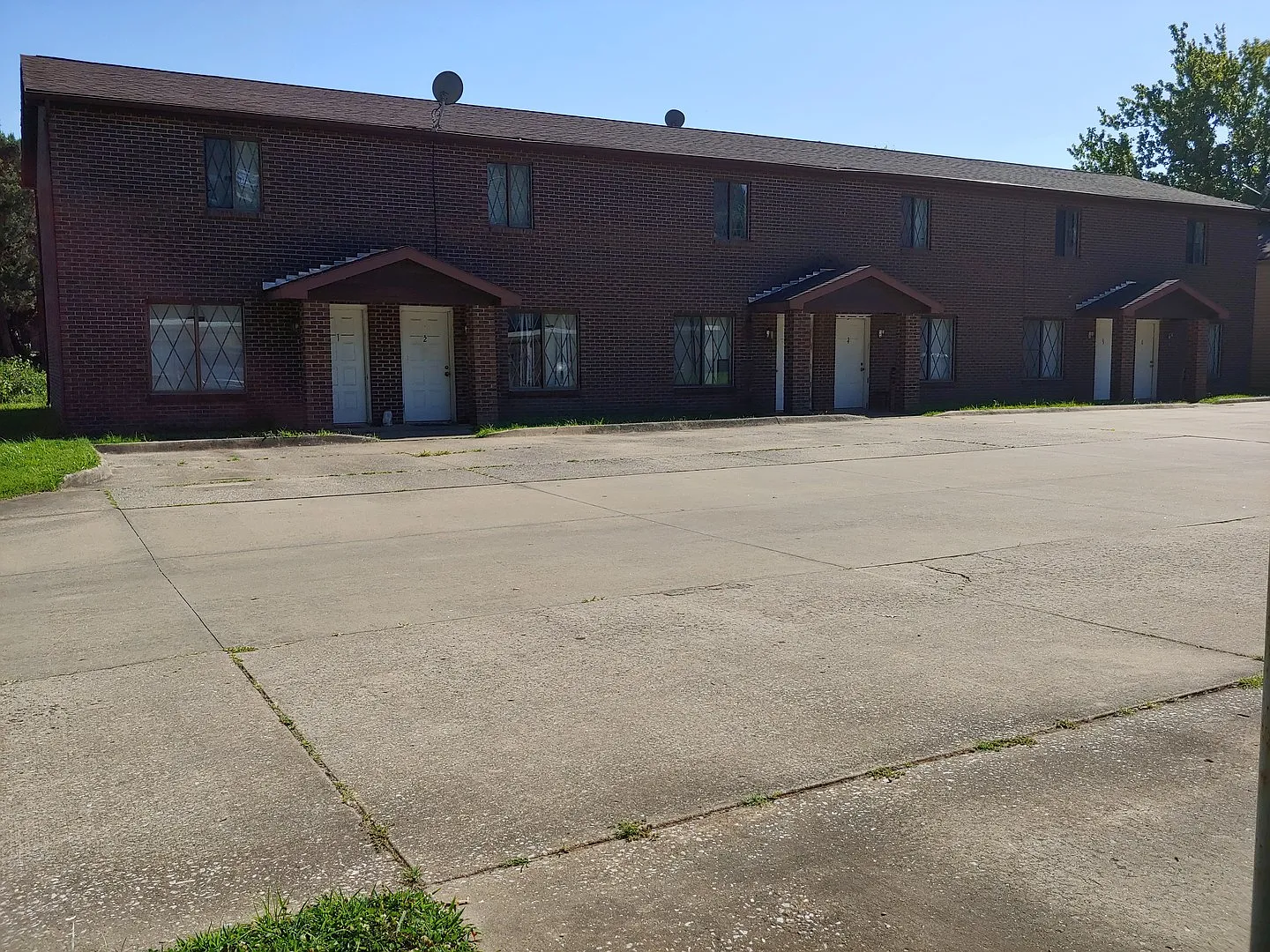 Boxwood 601 — Photo 1